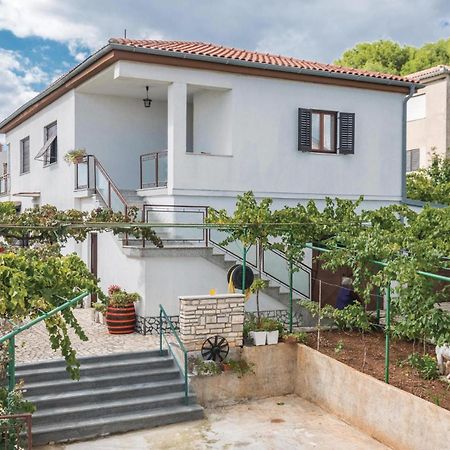 1 Bedroom Cozy Apartment In PUY מראה חיצוני תמונה