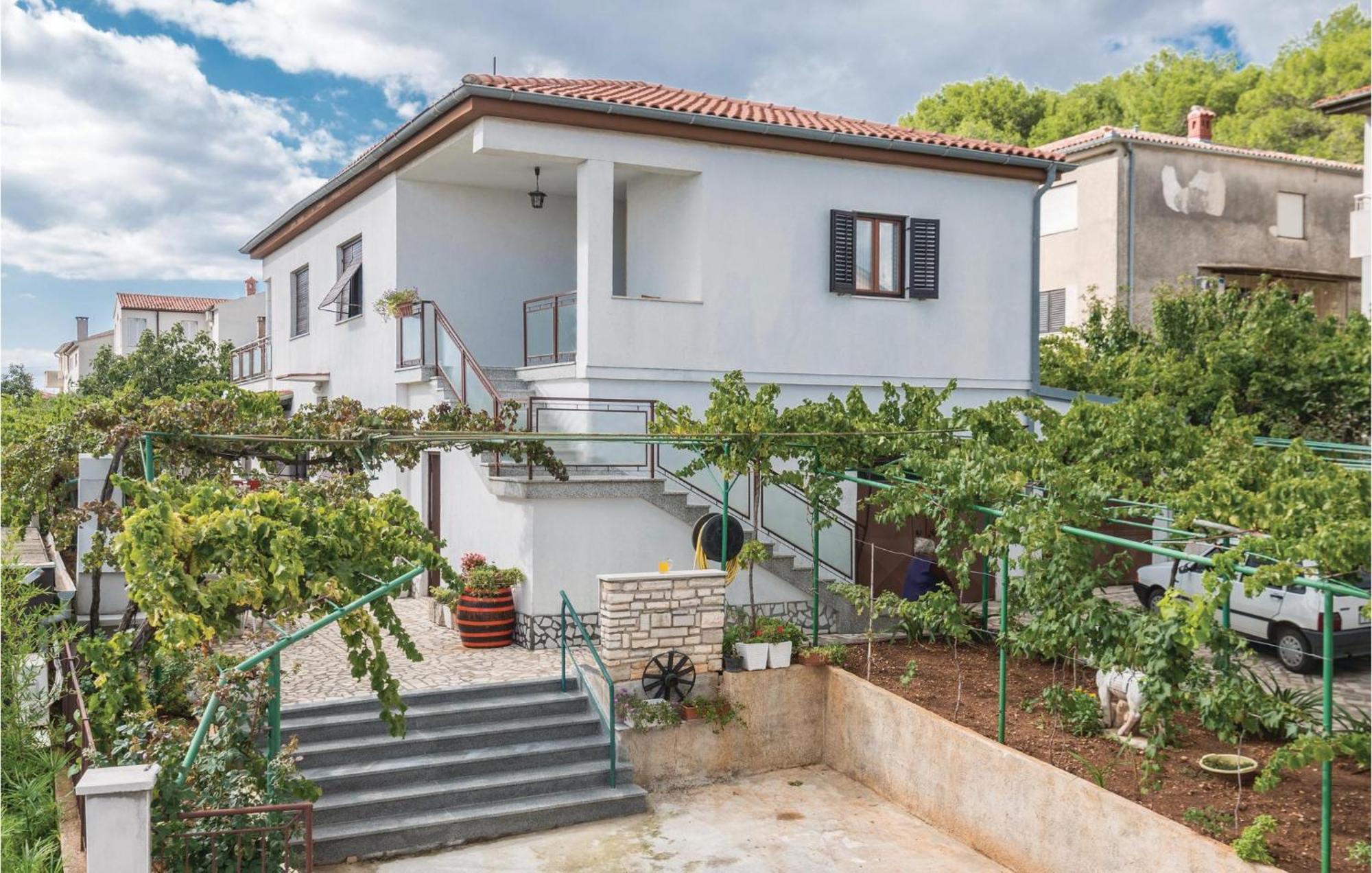 1 Bedroom Cozy Apartment In PUY מראה חיצוני תמונה