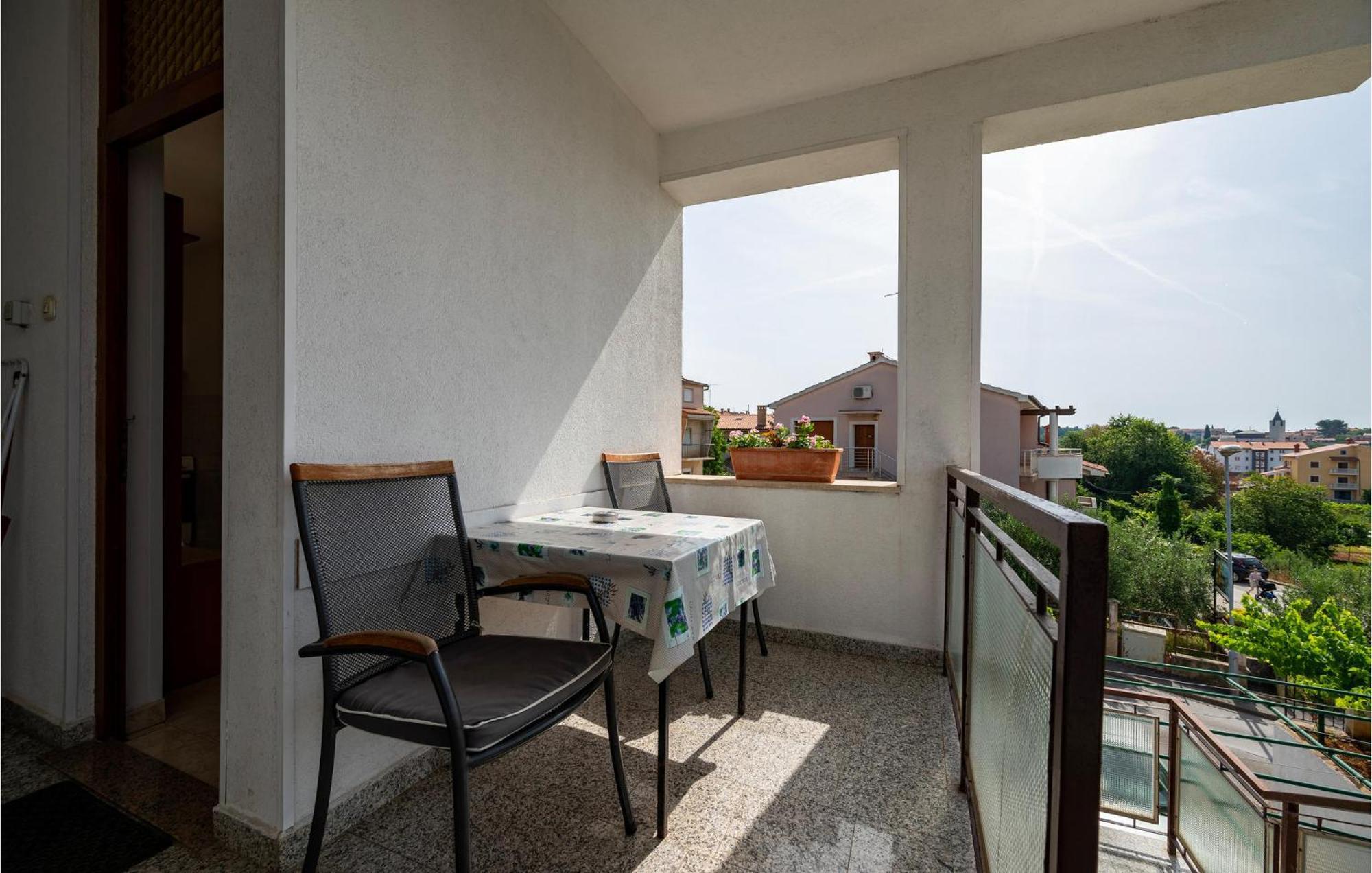 1 Bedroom Cozy Apartment In PUY מראה חיצוני תמונה