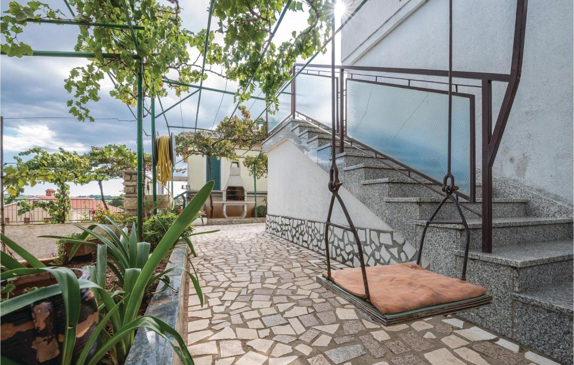 1 Bedroom Cozy Apartment In PUY מראה חיצוני תמונה